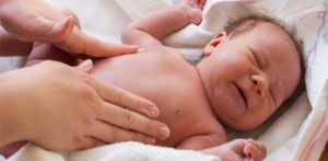 Причины возникновения колик в животе у новорожденного