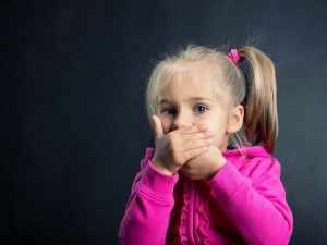 Плохой запах изо рта у ребенка