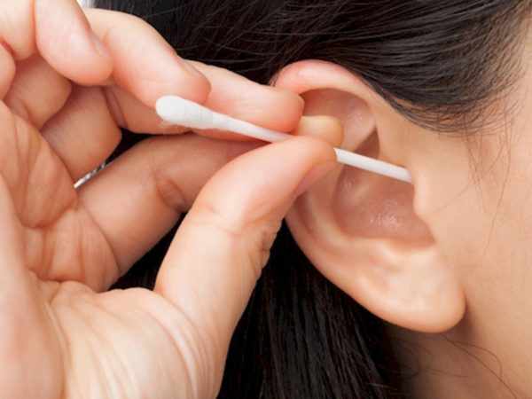 Механическая чистка ушей