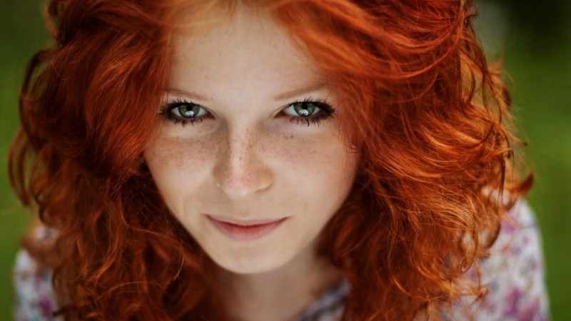 Люди со светлой кожей и светлыми или рыжими волосами