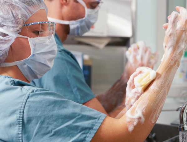 Мытье рук перед операцией